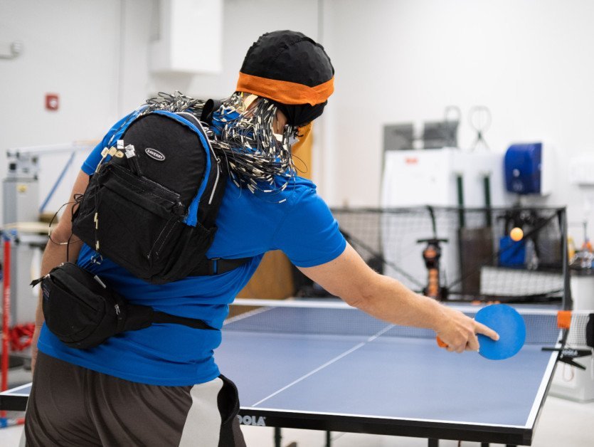Human Brain Reacts Differently to Table Tennis Matches Against Human and Machine Opponents